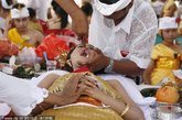 锉牙仪式是巴厘岛印度教徒由儿童步入成人的重要的仪式。
