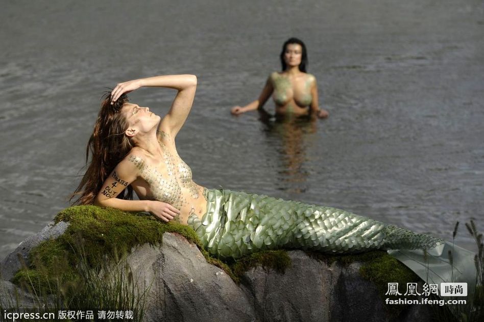 女模变身“美人鱼” 水下高难度拍摄
