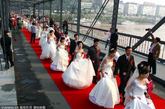 新娘走红毯。
