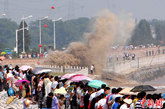 9月13日，离农历八月十八（9月15日）观潮节还有两天，今天中午12点51分。