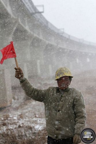 图片故事:青藏铁路建设者们的艰辛与痛苦