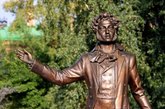 大诗人普希金的雕像在俄罗斯全境都到处能看到，貌似比列宁都多