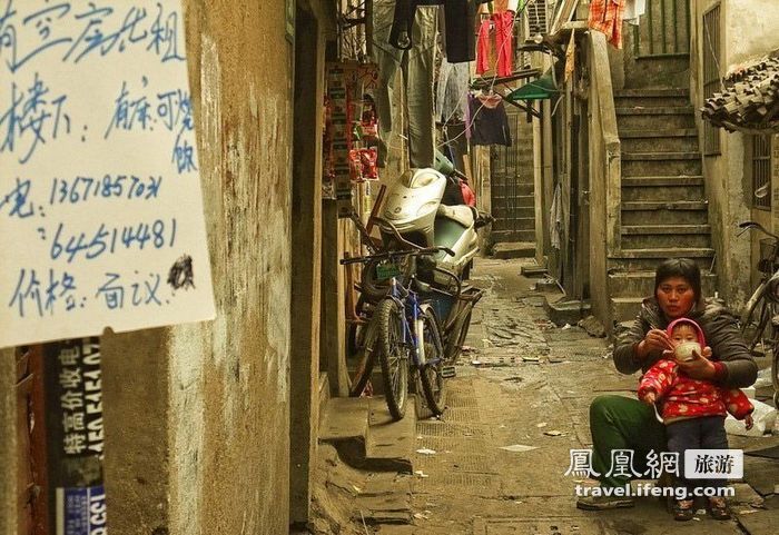 满眼陈街陋巷 探访上海滩最穷村