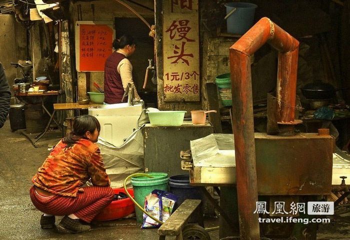 满眼陈街陋巷 探访上海滩最穷村