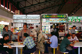 七、新加坡的老机场美食中心里集中了你所能想象到的所有亚洲美食。