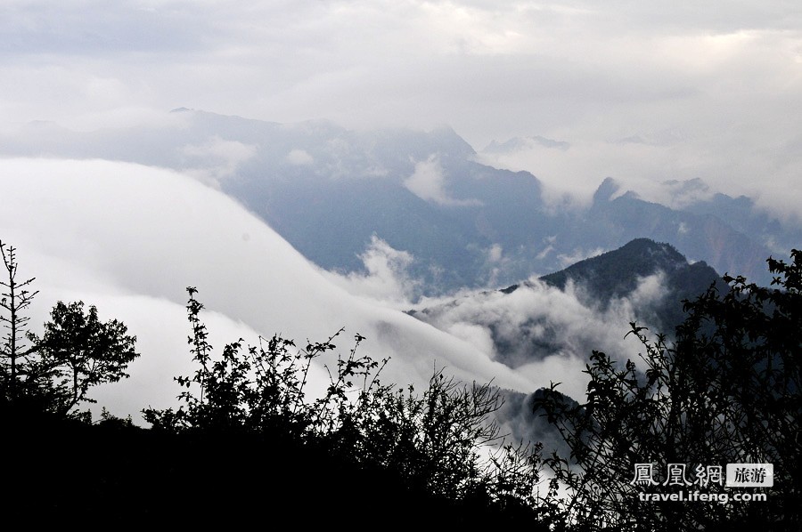 畅游牛背山上的云瀑 推荐顶级行色之旅