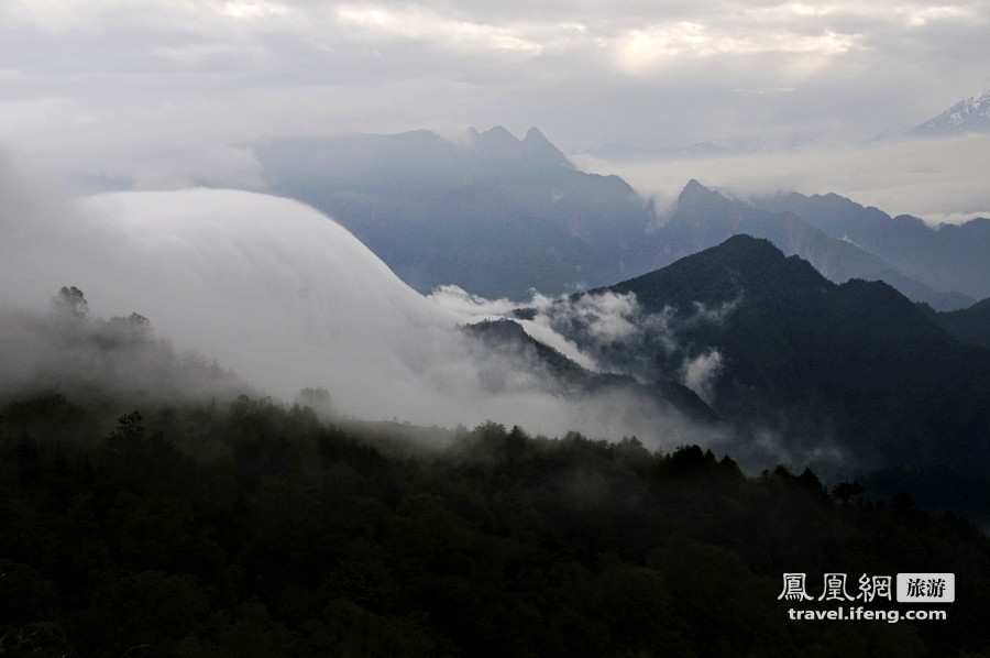 畅游牛背山上的云瀑 推荐顶级行色之旅