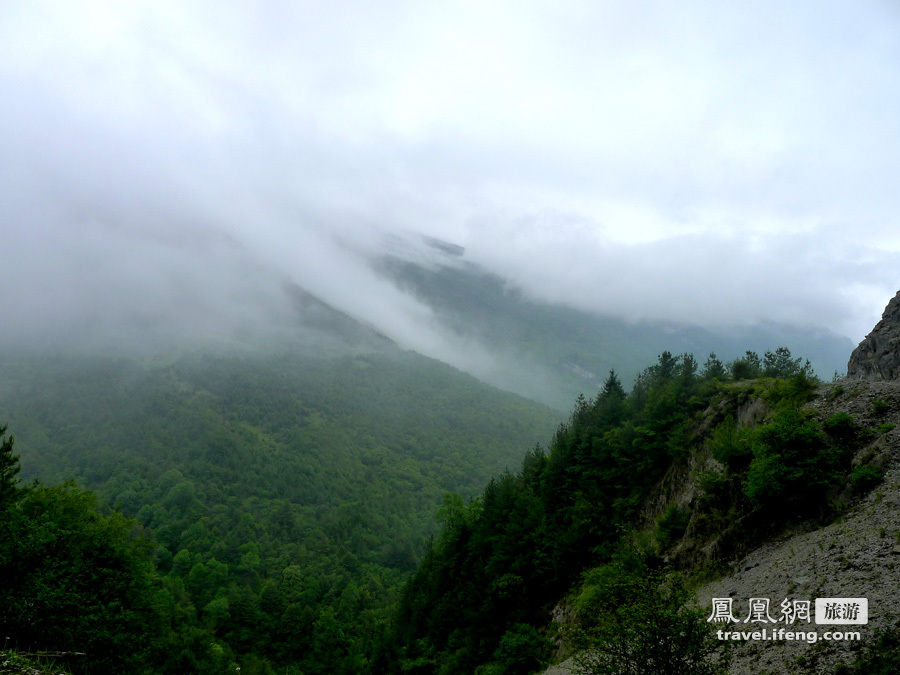 畅游牛背山上的云瀑 推荐顶级行色之旅