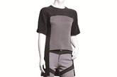 设计师：孔沛柠  品牌：Leo Kong
作品介绍：为BNC一周年设计的限量款分为上衣和裤子两件，均采用真丝和纯棉材质手工定制，其中设计拼接细节隐藏着抽象的B…N…C 字母。