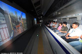2011年9月21日，天津，世博会天津馆落户天津滨海航母主题公园。动车影院，长18米、高3.5米、宽3.2米、可乘坐28人次，全程影片播放8分钟。
