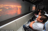 2011年9月21日，天津，世博会天津馆落户天津滨海航母主题公园。动车影院，长18米、高3.5米、宽3.2米、可乘坐28人次，全程影片播放8分钟。