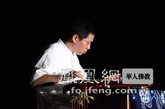 古琴，古称琴、瑶琴、玉琴、七弦琴，是中国最古老的乐器之一，是中国最早的弹拨乐器，其历史几乎和中华文明一样悠久。（图片来源：凤凰网华人佛教  摄影：曹立君）