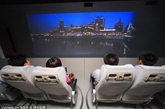 2011年9月21日，天津，世博会天津馆落户天津滨海航母主题公园。动车影院，长18米、高3.5米、宽3.2米、可乘坐28人次，全程影片播放8分钟。

