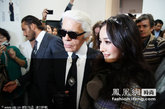 杨幂出席Fendi时装秀后被邀请至后台与Chanel艺术总监卡尔·拉格斐尔德（Karl Lagerfeld）见面，交流时尚心得。