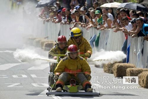 哥伦比亚自制小车大赛 搞怪才是王道