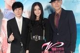 　Angelababy、汤唯、赵薇以及范冰冰等当红明星近日出席活动时纷纷选择了超长连衣裙大秀气场。身材高挑的汤唯穿起Escada橙黄超长款连衣裙大气自然，但相对较小的Angelababy则是选择高开叉且露背的YSL超长礼服裙小秀性感，气势一点也不输。此外，辣妈赵薇和范冰冰的超长裙look也看头十足哦。