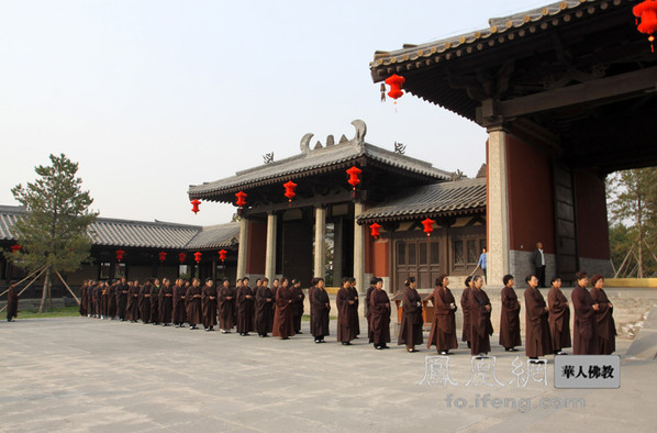 山堂水殿 缀目新眺大同灵岩寺