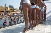在黎巴嫩还经常会欣赏到各种各样的选美大赛。图：评选“最性感大腿”。 