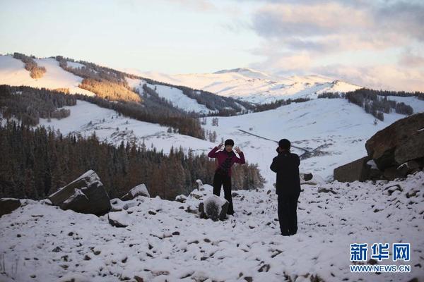 新疆喀纳斯景区迎来今年入秋后第一场雪