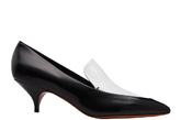 2011早秋鞋履系列共分为日装、晚装、态度、休闲与经典五大主题，部分灵感来自起源于上世纪50年代英国的”Mod”亚文化，例如尖头、中性感、利落的细节、色彩拼接等。与此同时，继续通过经典款长靴、Loafer便鞋及”Clog”木屐系列等致力于打造Céline标志性的”must-have”鞋款。