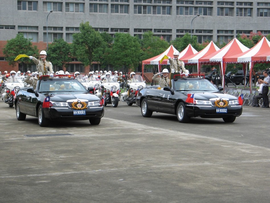 揭秘台湾军队检阅车 从美国引进的定制豪车