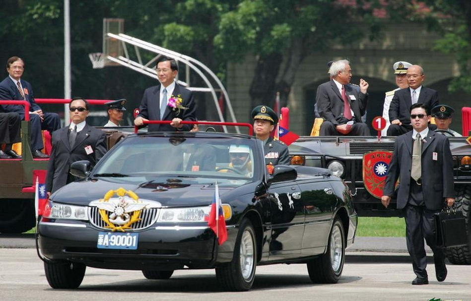 揭秘台湾军队检阅车 从美国引进的定制豪车
