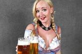 慕尼黑啤酒节正在火热的进行中，这一饕餮盛宴吸引了许多旅客，美女们将自己进行人体彩绘为啤酒节助兴，同时也成为一大亮点。