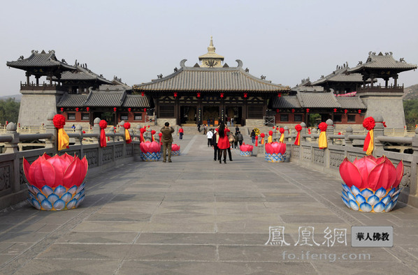 山堂水殿 缀目新眺大同灵岩寺