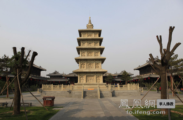 山堂水殿 缀目新眺大同灵岩寺