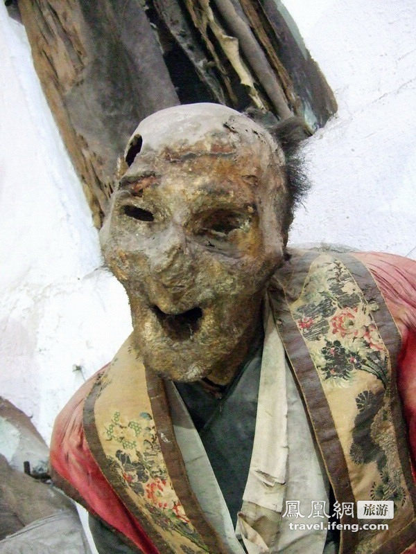 探秘西西里岛地下墓穴 内藏8000具木乃伊