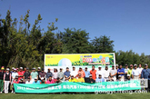 “2011MusicRadio我要上学 1200助学+行动”之“慈善高尔夫联谊赛”分别于9月19日在上海、21日在深圳、22日在北京陆续展开。三地汇聚了各界社会爱心人士，在友好的气氛下切磋高尔夫球技。爱心第一，比赛第二，每位参赛者除了挥杆大显高尔夫技术外，更慷慨解囊献出爱心，一对一资助了多位小朋友。