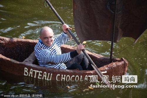 法国大师自制巧克力船下水游行