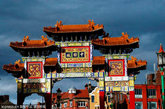 利物浦建有英国第一个唐人街，也是全欧洲最古老的中国社区。利物浦与上海是姐妹城市，在象征中国城的分展区，入口处就立着一个传统的中国牌坊。