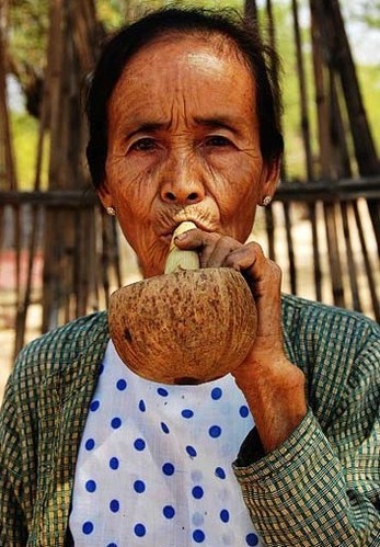 奇妙之旅 缅甸只有女人抽烟