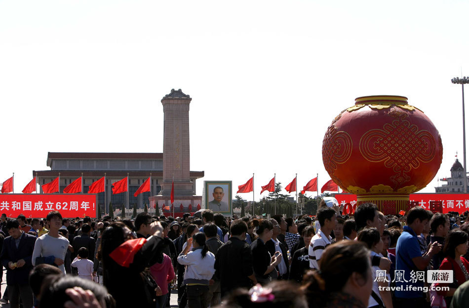 十一首日各地景区人潮相 看景点还是挤人潮