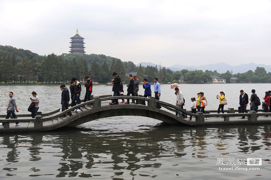 十一首日各地景区人潮相 看景点还是挤人潮