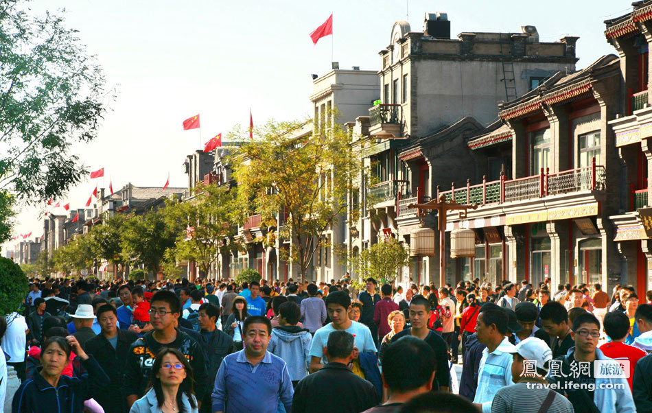 十一首日各地景区人潮相 看景点还是挤人潮