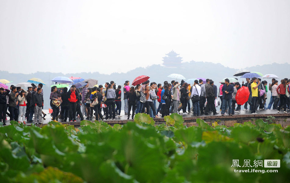 十一首日各地景区人潮相 看景点还是挤人潮