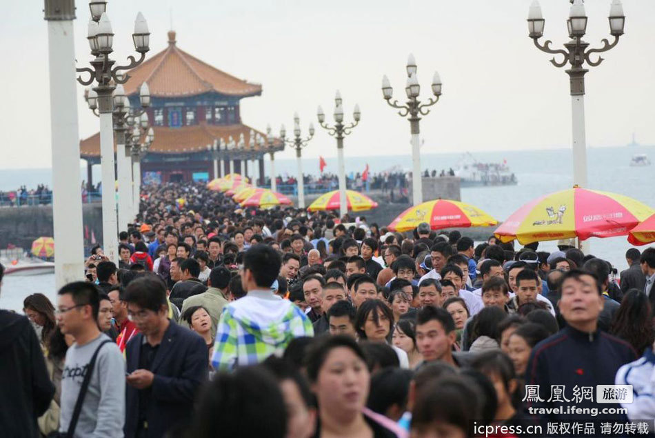 十一首日各地景区人潮相 看景点还是挤人潮