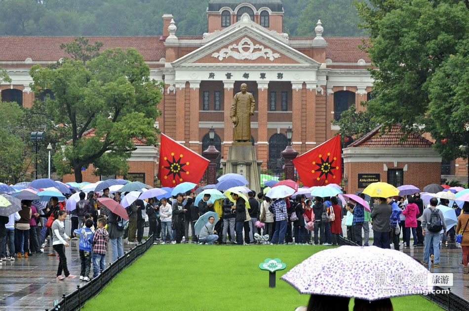 十一首日各地景区人潮相 看景点还是挤人潮