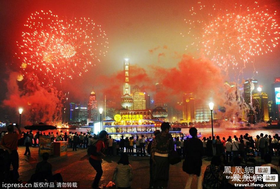 浦江彩船大巡游 火树银花点亮国庆