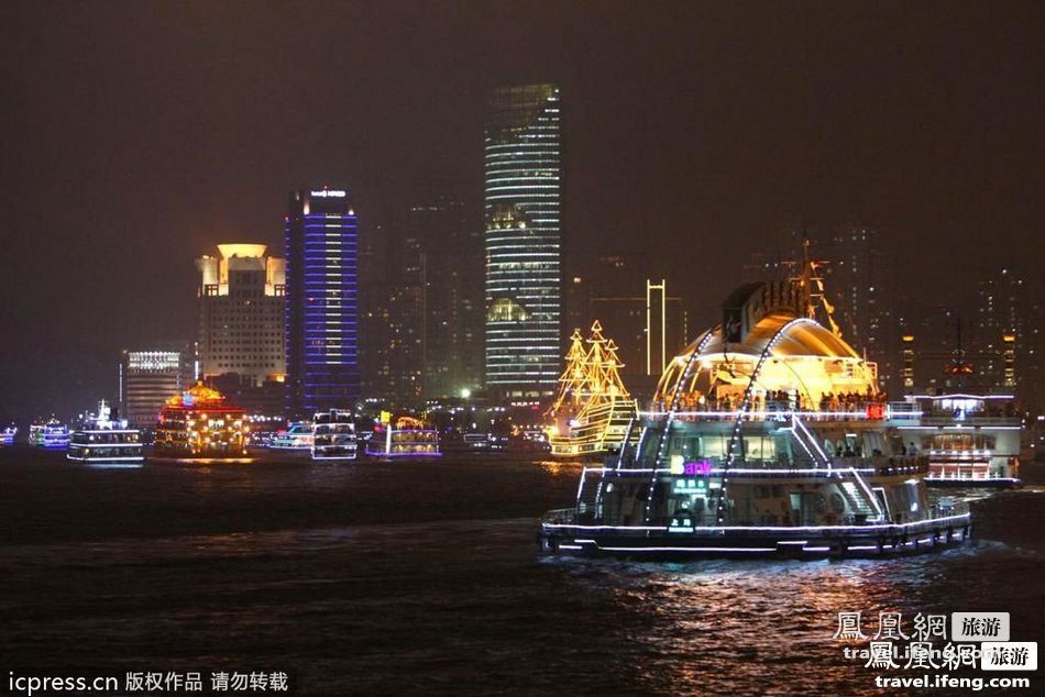 浦江彩船大巡游 火树银花点亮国庆