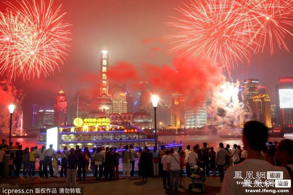 浦江彩船大巡游 火树银花点亮国庆