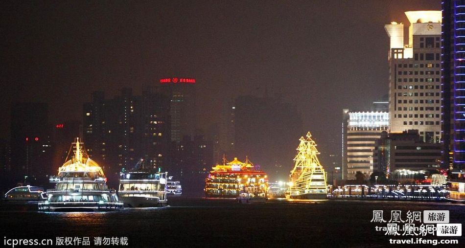 浦江彩船大巡游 火树银花点亮国庆