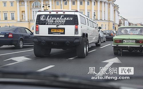 实拍俄罗斯街头各种豪车