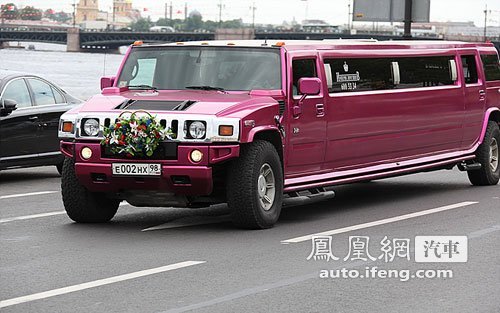 实拍俄罗斯街头各种豪车