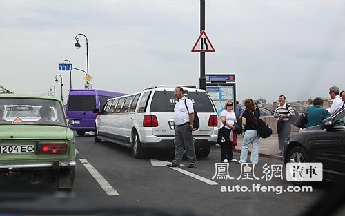 实拍俄罗斯街头各种豪车