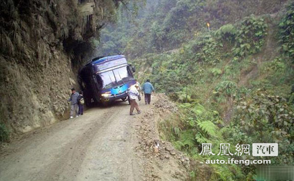 揭秘全球公认第一夺命公路 无人不胆寒