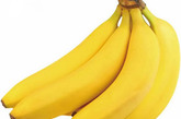 1、香蕉：香蕉中含有大量的纤维素和铁质，有通便补血的作用。产妇多爱卧床休息，胃肠蠕动较差，常常发生便秘。再加上产后失血较多，需要补血，而铁质是造血的主要原料之一，所以产妇多吃些香蕉能防止产后便秘和产后贫血。产妇摄入的铁质多了，乳汗中铁质也多，对预防婴儿贫血也有一定帮助作用。（图片来源：资料图）

