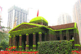 2011年10月6日，武汉解放公园。2011年武汉花卉展以辛亥革命为主题，纪念辛亥革命100周年。武昌都督府（红楼）景致。